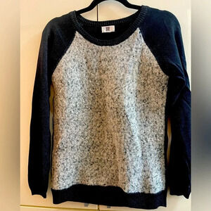 YAL WOMENS SWEATER size S/M black/ gray